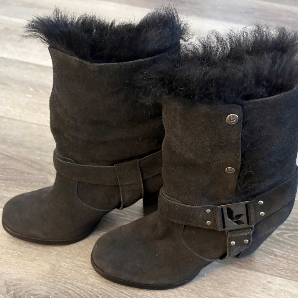 Koolaburra UGG Karlee Black
Suede Boots Fur Lining Snap
Close Heel Size 7